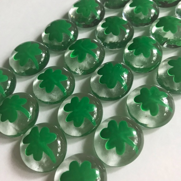 SHAMROCKS 24 Handpainted Glass Gems Party Favor, Party Decoration, Wedding Favor - Picture 7 of 8